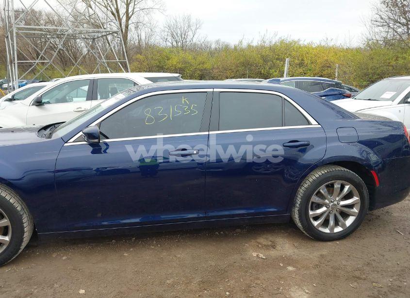 Photo 14 of 2015 Chrysler 300 LIMITED (VIN 2C3CCARG2FH831535)