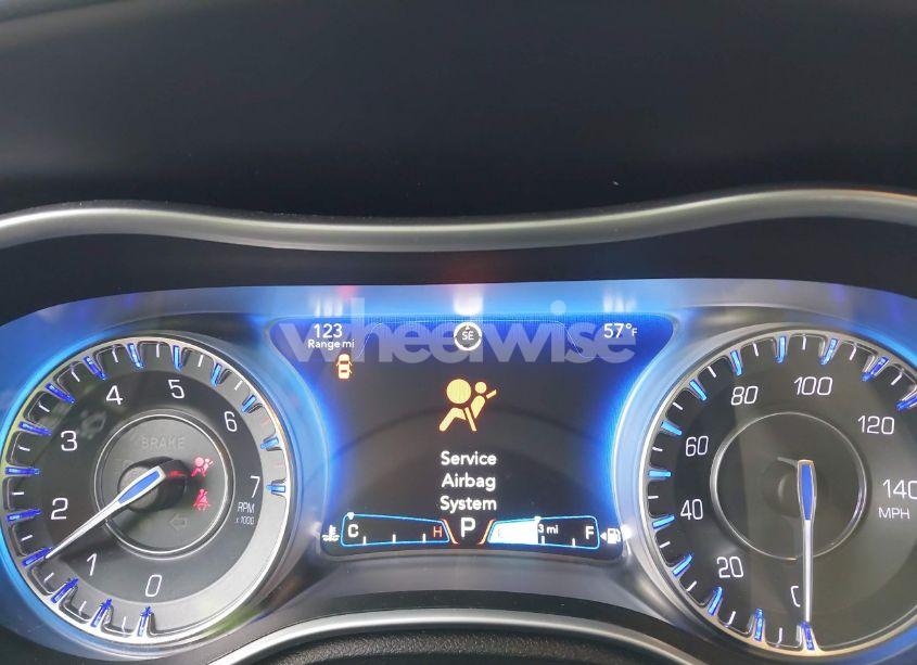 Photo 7 of 2015 Chrysler 300 LIMITED (VIN 2C3CCARG2FH831535)