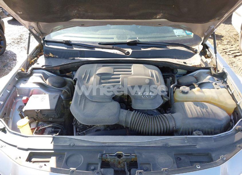 Photo 10 of 2015 Chrysler 300 LIMITED (VIN 2C3CCARG4FH760693)