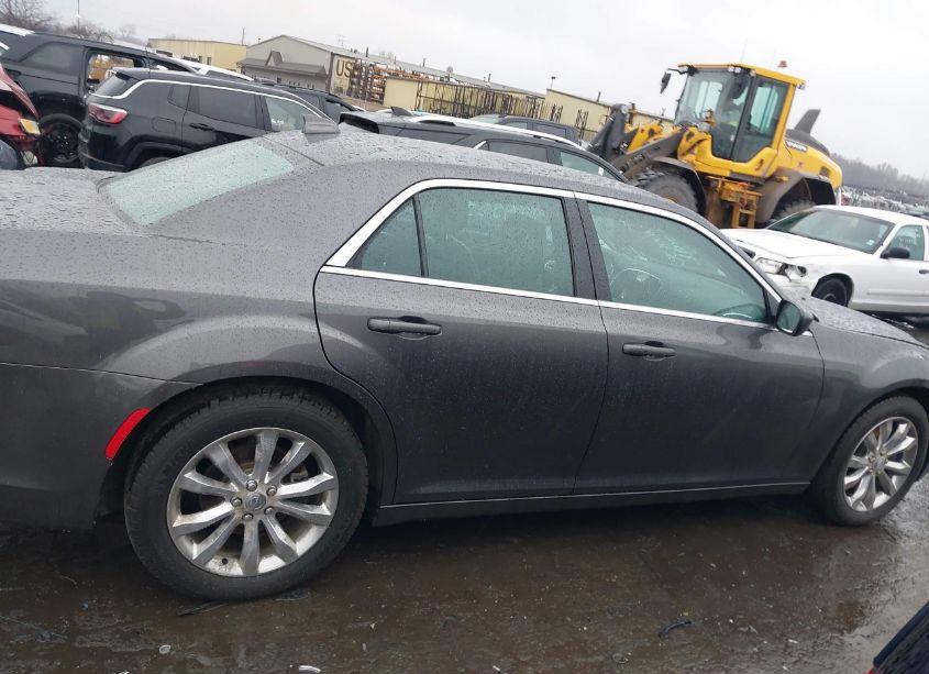 Photo 13 of 2016 Chrysler 300 LIMITED (VIN 2C3CCARG5GH278333)