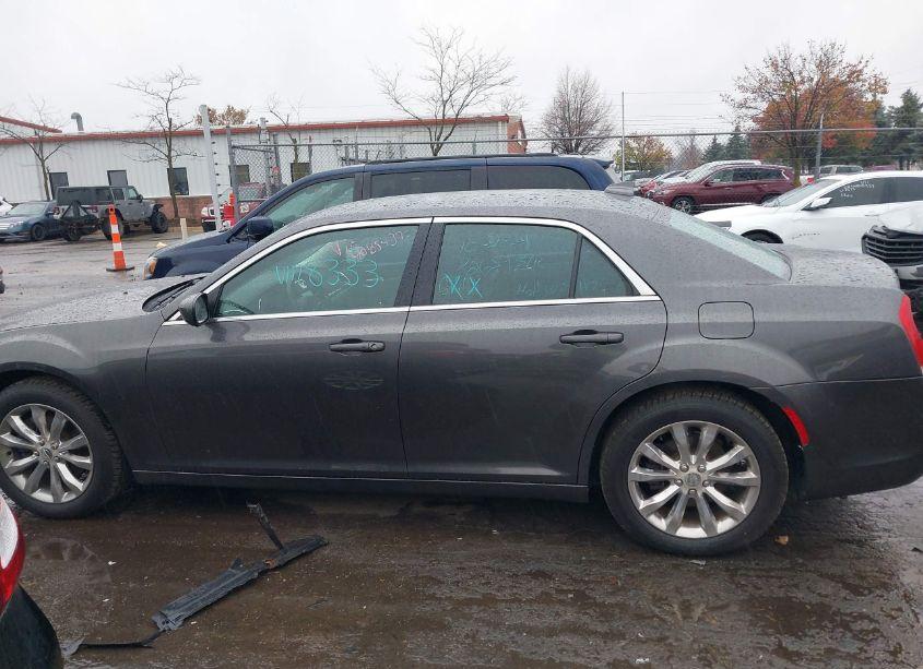 Photo 14 of 2016 Chrysler 300 LIMITED (VIN 2C3CCARG5GH278333)