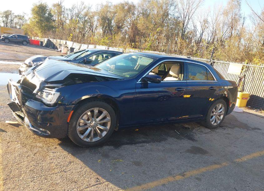 Photo 14 of 2015 Chrysler 300 LIMITED (VIN 2C3CCARG6FH808467)