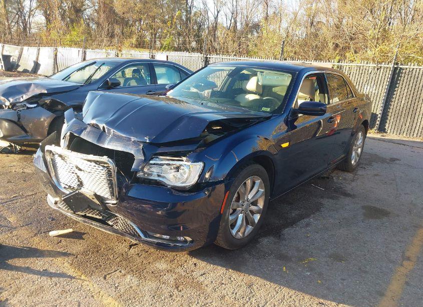 Photo 2 of 2015 Chrysler 300 LIMITED (VIN 2C3CCARG6FH808467)