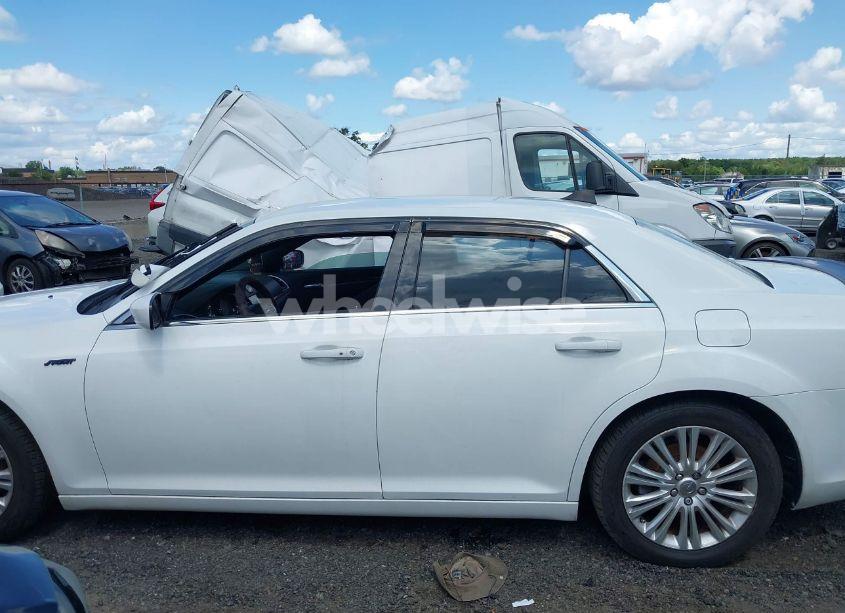 Photo 13 of 2014 Chrysler 300 (VIN 2C3CCARG8EH383381)