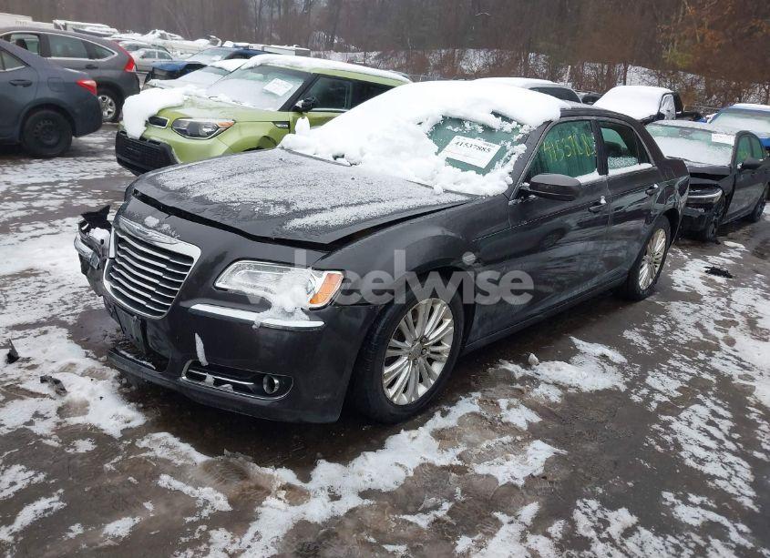 Photo 2 of 2013 Chrysler 300 MOTOWN (VIN 2C3CCARG9DH551981)