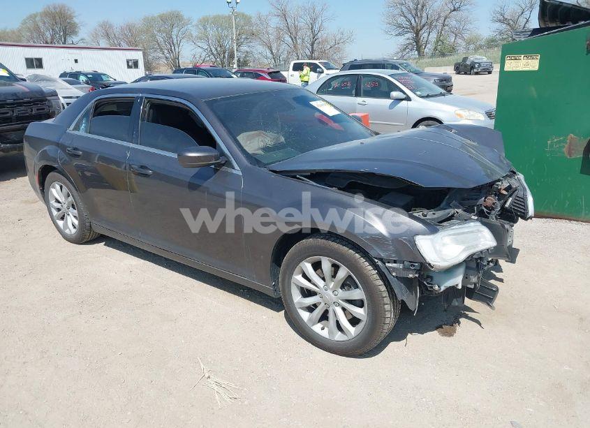 2015 Chrysler 300 LIMITED (VIN 2C3CCARG9FH781572) main photo