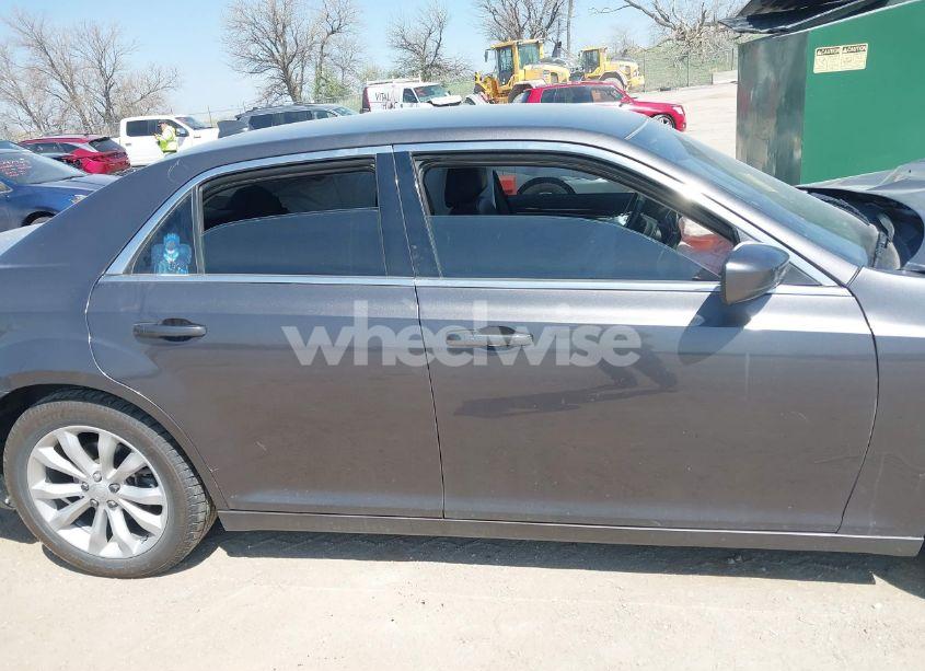 Photo 14 of 2015 Chrysler 300 LIMITED (VIN 2C3CCARG9FH781572)