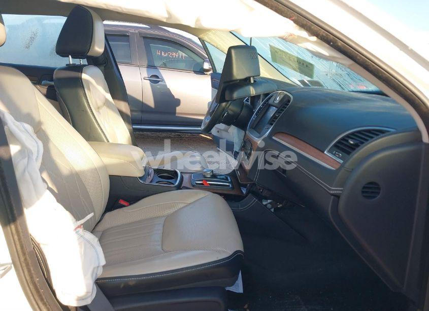 Photo 5 of 2016 Chrysler 300c PLATINUM AWD (VIN 2C3CCASG0GH191434)