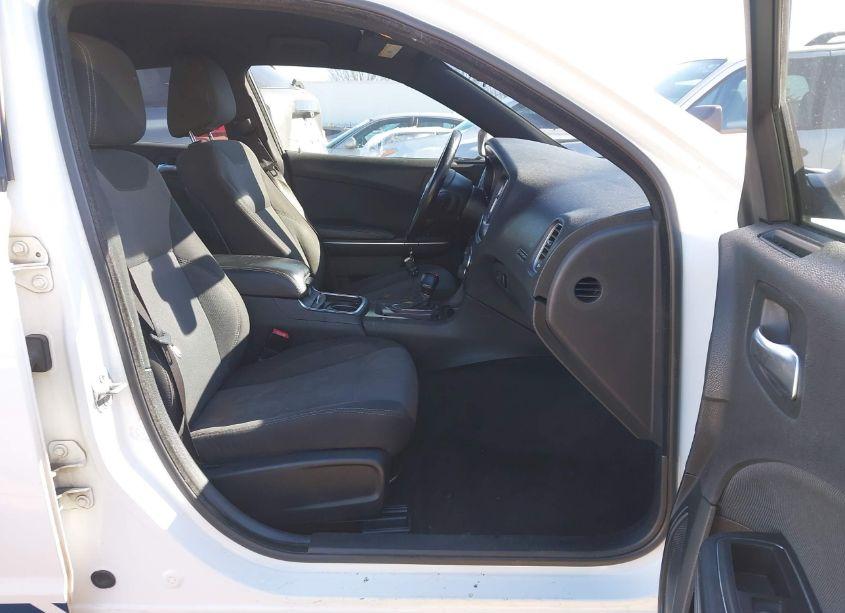 Photo 5 of 2015 Dodge Charger SE (VIN 2C3CDXBG0FH811990)