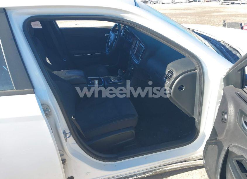 Photo 5 of 2017 Dodge Charger SE RWD (VIN 2C3CDXBG0HH612361)