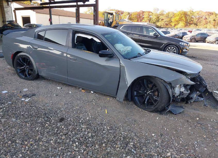 2018 Dodge Charger SXT RWD (VIN 2C3CDXBG0JH313457) main photo
