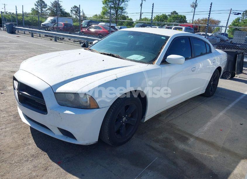 Photo 2 of 2013 Dodge Charger SE (VIN 2C3CDXBG1DH507807)