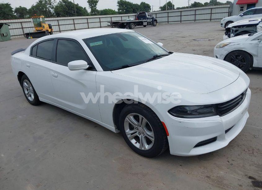 2019 Dodge Charger SXT RWD (VIN 2C3CDXBG1KH615633) main photo