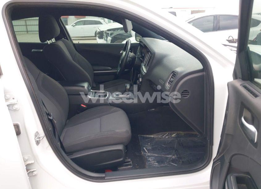 Photo 5 of 2019 Dodge Charger SXT RWD (VIN 2C3CDXBG1KH615633)