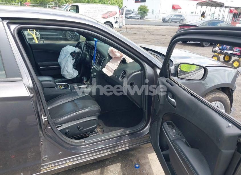 Photo 5 of 2019 Dodge Charger SXT RWD (VIN 2C3CDXBG1KH711665)