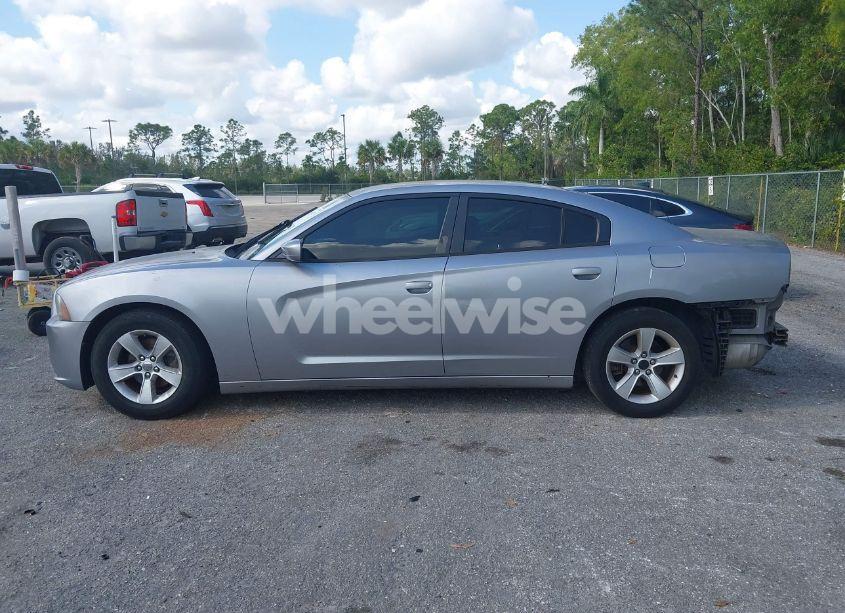 Photo 14 of 2013 Dodge Charger SE (VIN 2C3CDXBG2DH623291)