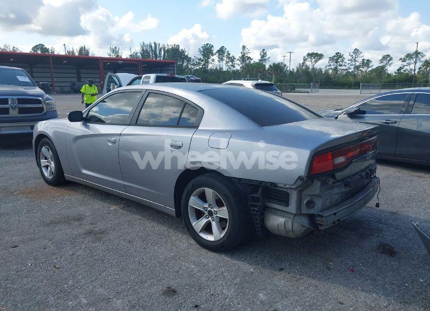 Photo 3 of 2013 Dodge Charger SE (VIN 2C3CDXBG2DH623291)