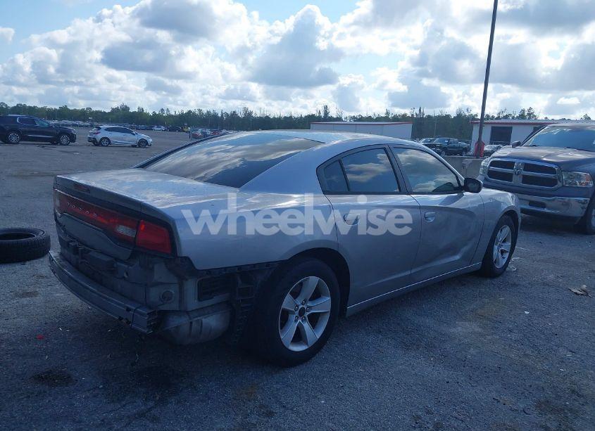 Photo 4 of 2013 Dodge Charger SE (VIN 2C3CDXBG2DH623291)