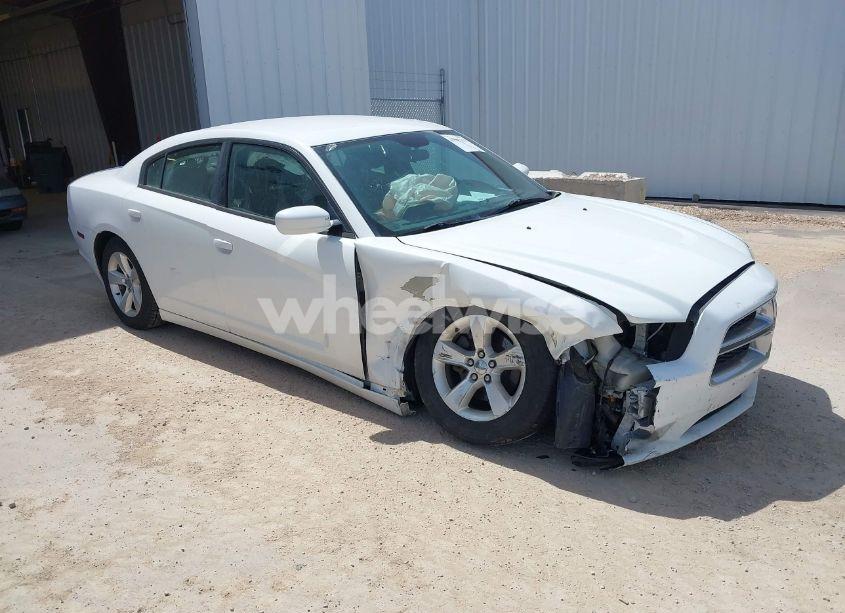 2013 Dodge Charger SE (VIN 2C3CDXBG2DH686682) main photo