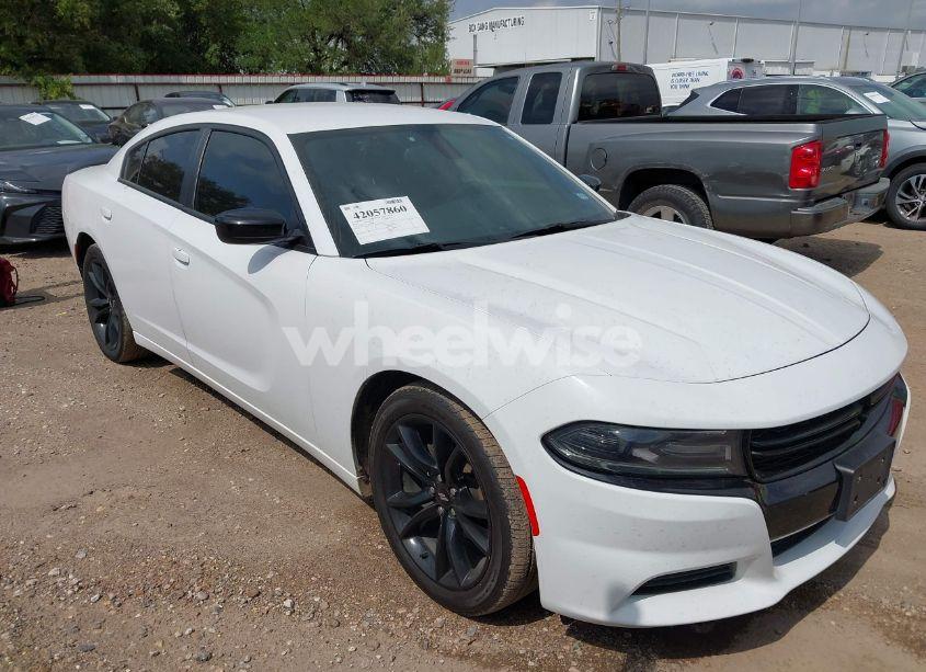 2016 Dodge Charger SE (VIN 2C3CDXBG2GH333184) main photo