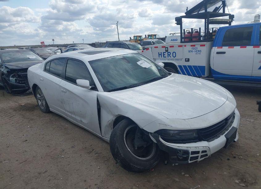 2019 Dodge Charger SXT RWD (VIN 2C3CDXBG2KH700237) main photo