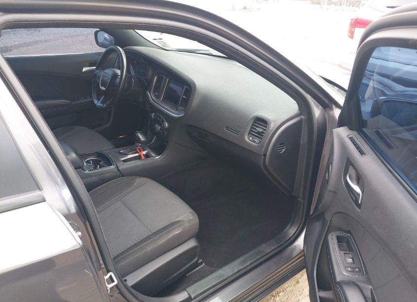 Photo 5 of 2019 Dodge Charger SXT RWD (VIN 2C3CDXBG2KH732427)