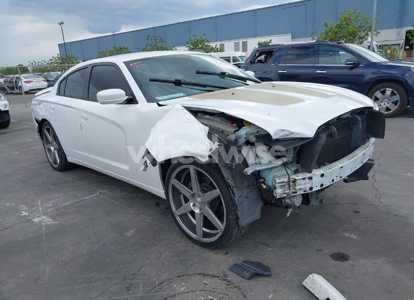 2014 Dodge Charger SE (VIN 2C3CDXBG3EH324751) main photo