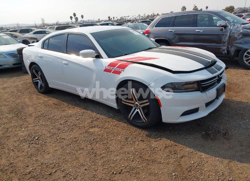 2015 Dodge Charger SE (VIN 2C3CDXBG3FH762137) main photo