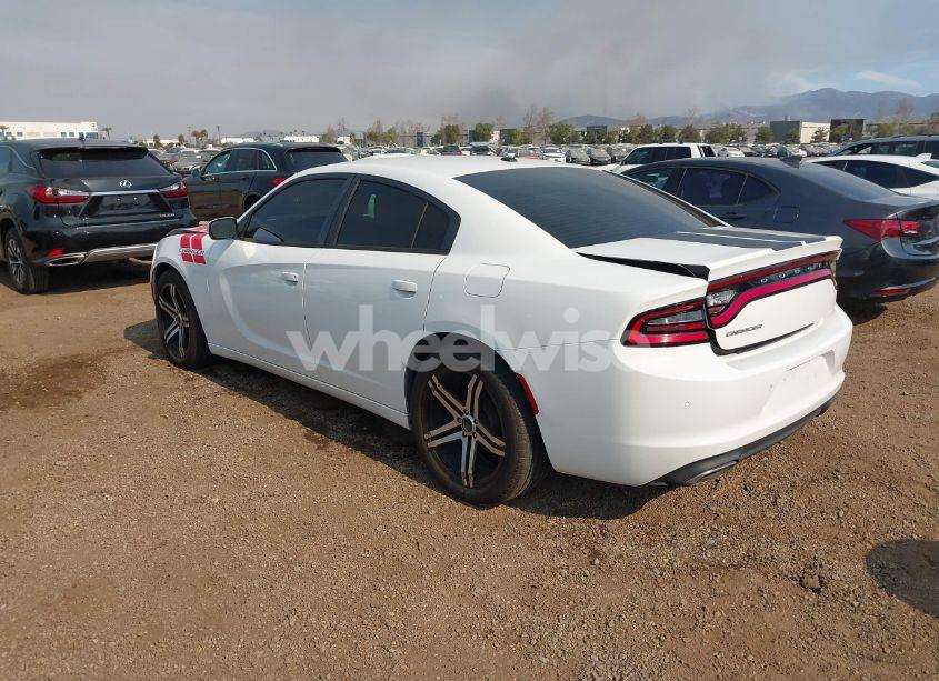 Photo 3 of 2015 Dodge Charger SE (VIN 2C3CDXBG3FH762137)