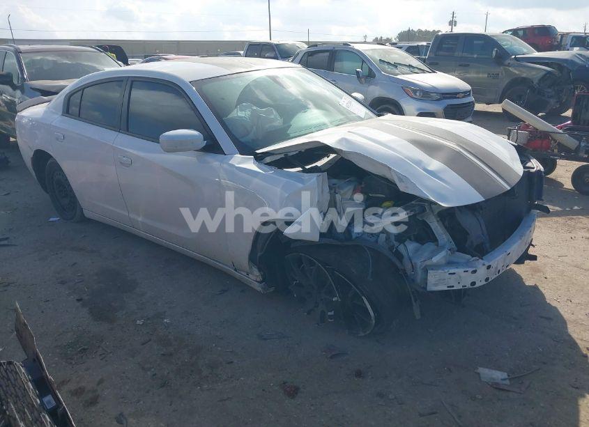 2019 Dodge Charger SXT RWD (VIN 2C3CDXBG3KH664266) main photo