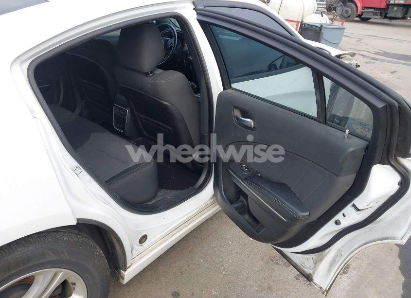 Photo 8 of 2019 Dodge Charger SXT RWD (VIN 2C3CDXBG3KH664896)