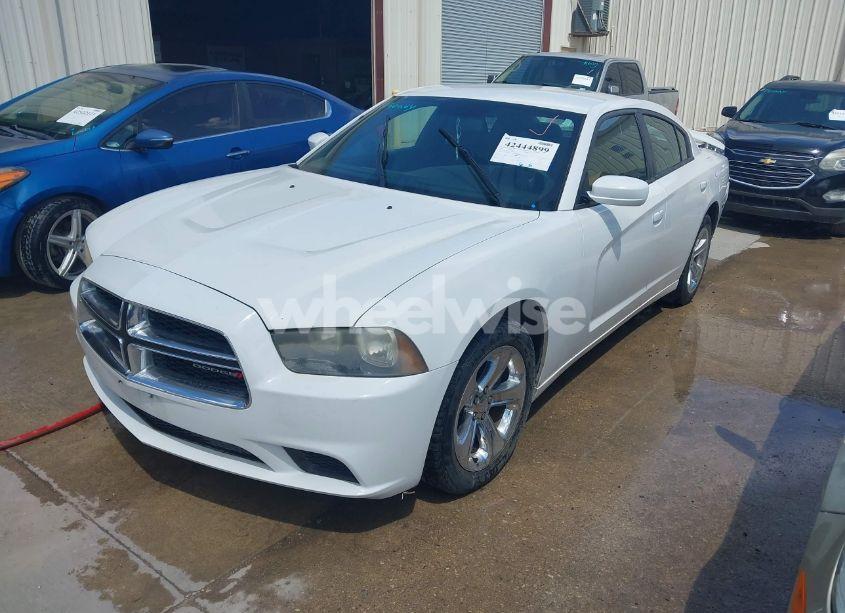 Photo 2 of 2012 Dodge Charger SE (VIN 2C3CDXBG4CH207306)