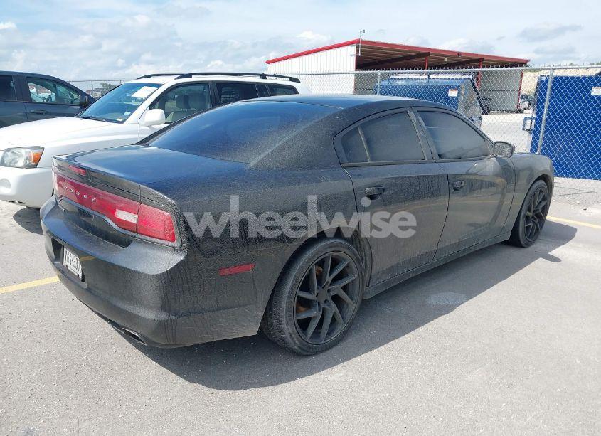 Photo 4 of 2013 Dodge Charger SE (VIN 2C3CDXBG4DH625558)