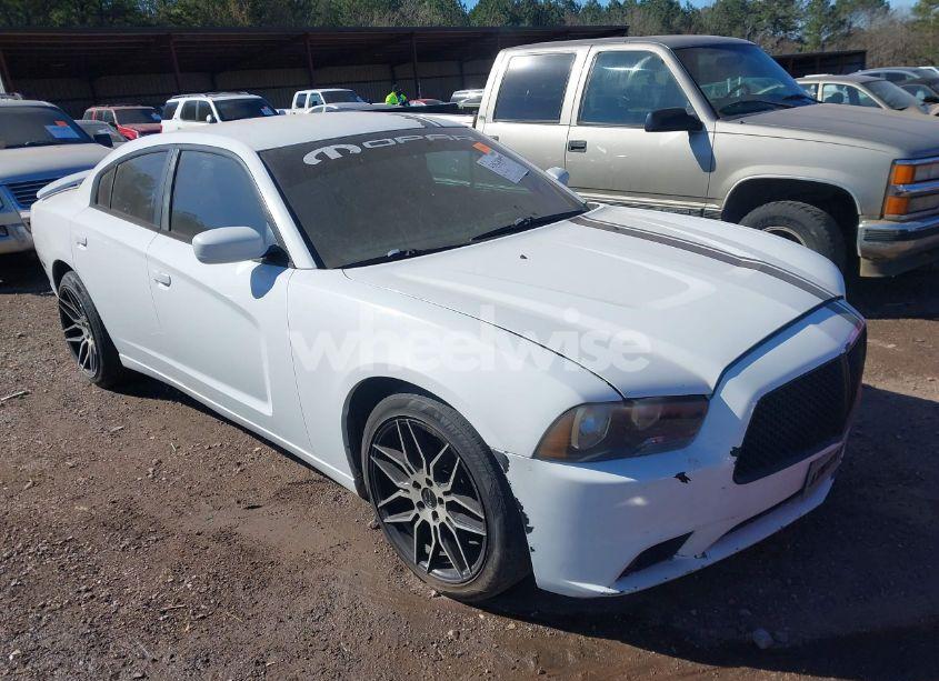 2013 Dodge Charger SE (VIN 2C3CDXBG4DH696579) main photo