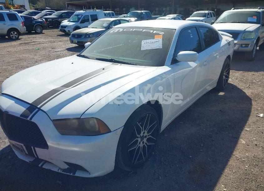 Photo 2 of 2013 Dodge Charger SE (VIN 2C3CDXBG4DH696579)