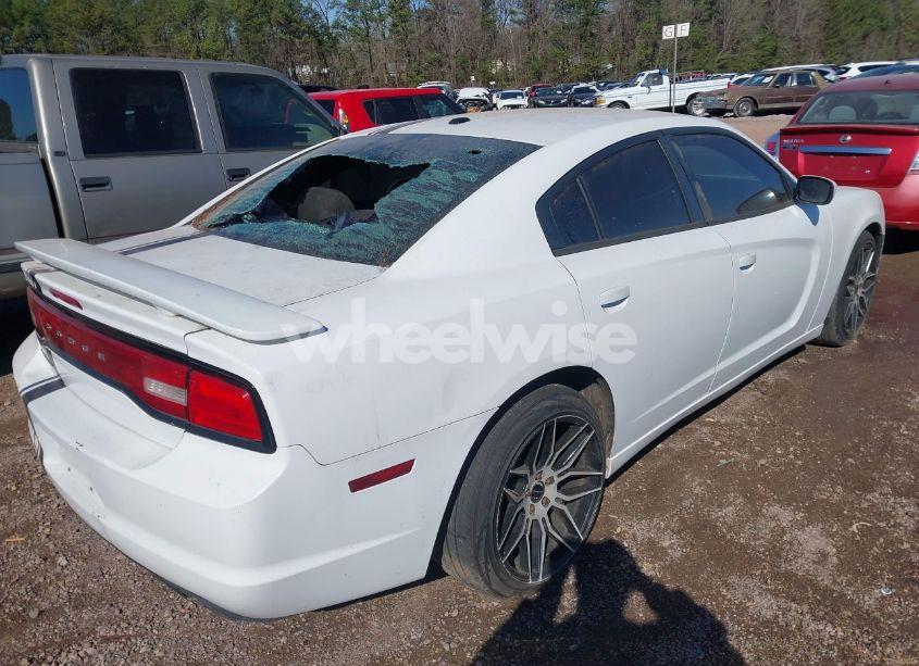 Photo 4 of 2013 Dodge Charger SE (VIN 2C3CDXBG4DH696579)