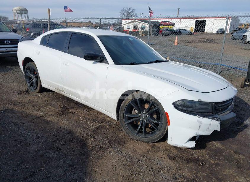 2017 Dodge Charger SE RWD (VIN 2C3CDXBG4HH623640) main photo