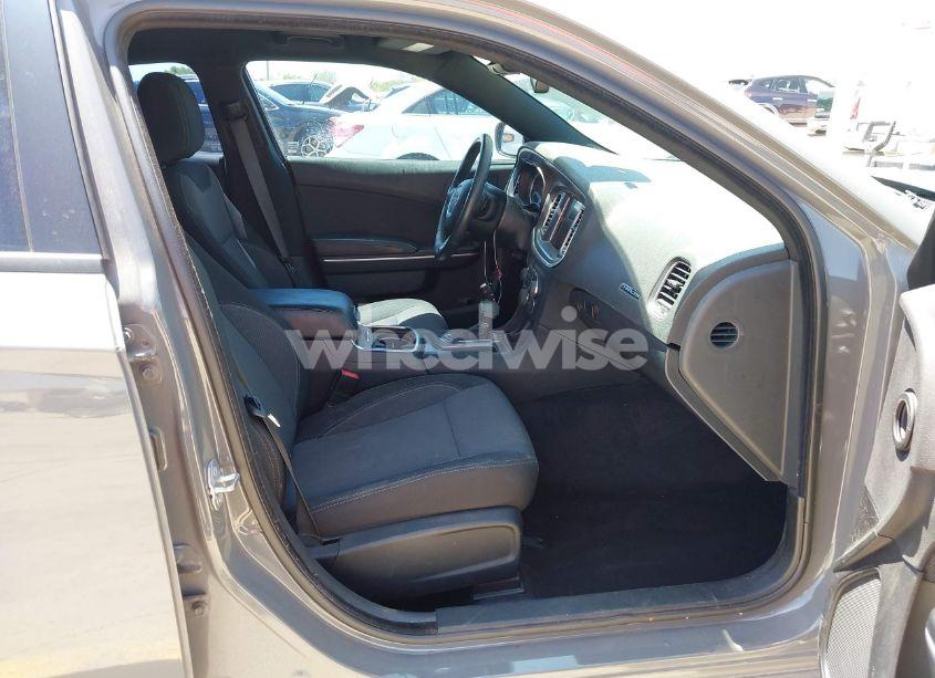 Photo 5 of 2017 Dodge Charger SE RWD (VIN 2C3CDXBG4HH634718)