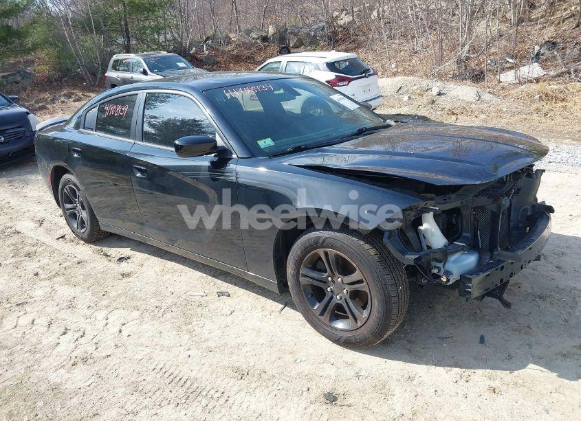 2019 Dodge Charger SXT RWD (VIN 2C3CDXBG4KH664518) main photo