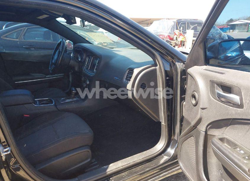 Photo 5 of 2019 Dodge Charger SXT RWD (VIN 2C3CDXBG4KH664728)