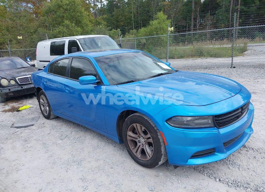 2019 Dodge Charger SXT RWD (VIN 2C3CDXBG4KH670383) main photo