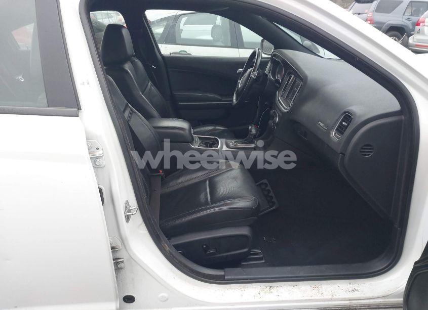 Photo 5 of 2019 Dodge Charger SXT RWD (VIN 2C3CDXBG4KH725446)