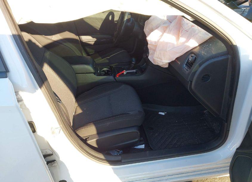 Photo 5 of 2020 Dodge Charger SXT RWD (VIN 2C3CDXBG4LH136270)