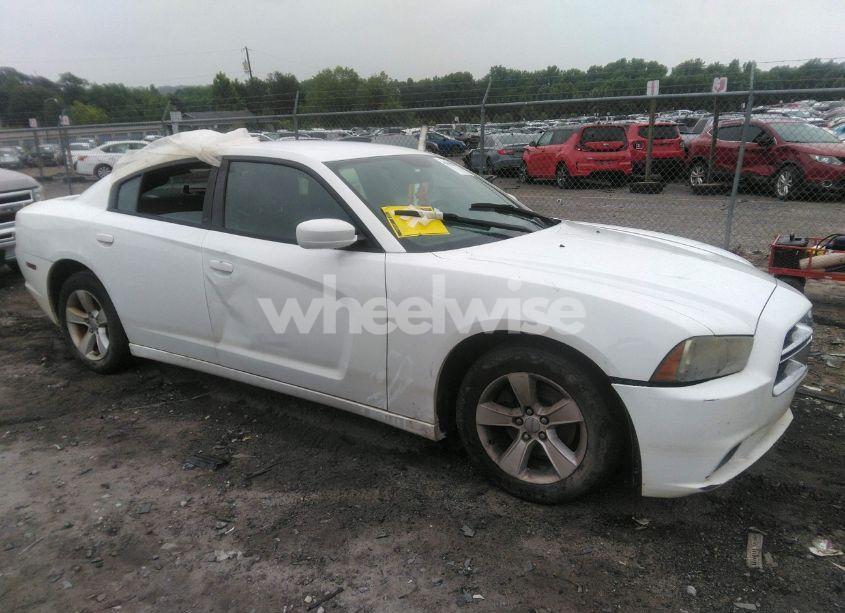 2013 Dodge Charger SE (VIN 2C3CDXBG5DH694663) main photo