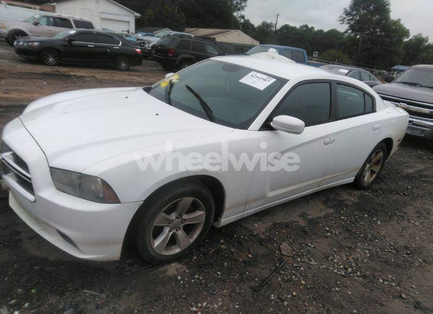 Photo 2 of 2013 Dodge Charger SE (VIN 2C3CDXBG5DH694663)