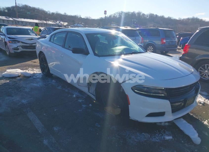 2017 Dodge Charger SE RWD (VIN 2C3CDXBG5HH593337) main photo
