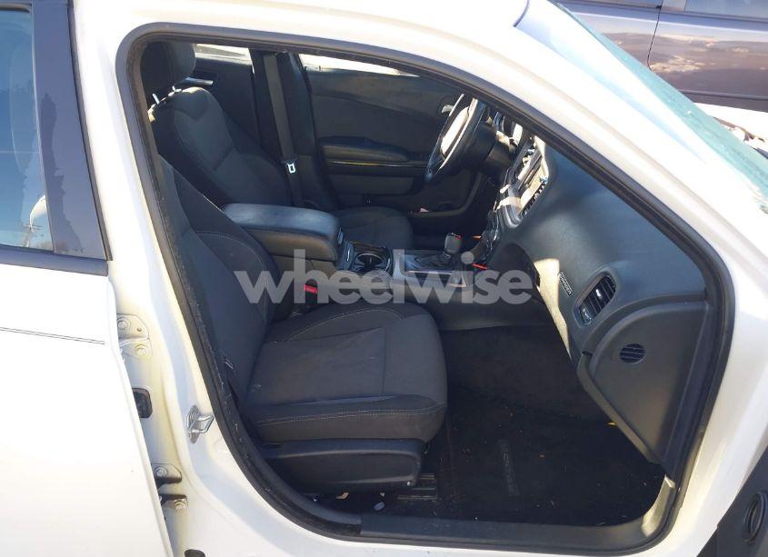 Photo 5 of 2017 Dodge Charger SE RWD (VIN 2C3CDXBG5HH593337)