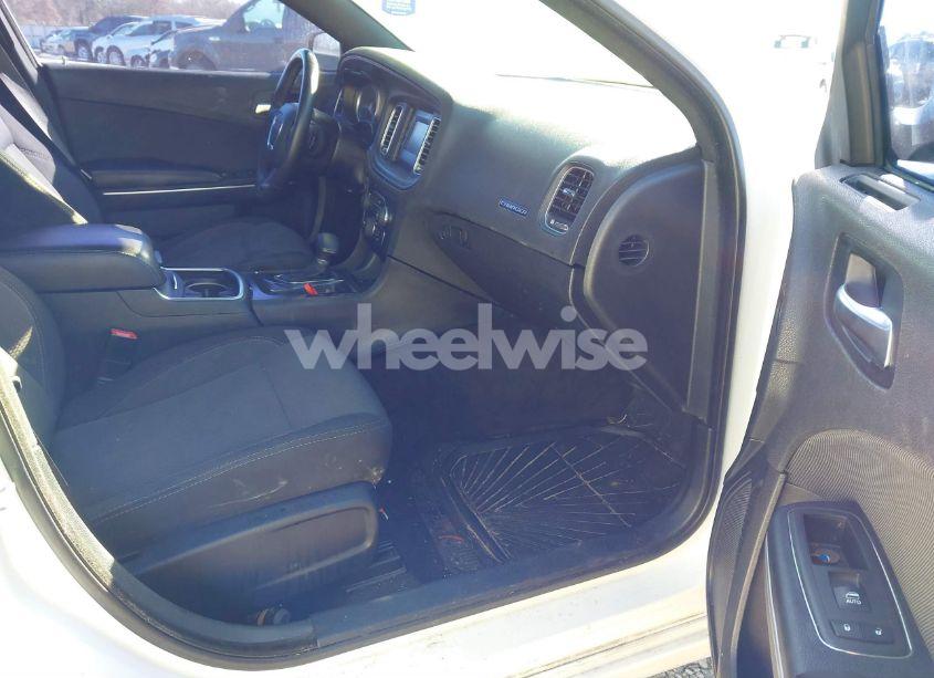 Photo 5 of 2017 Dodge Charger SE RWD (VIN 2C3CDXBG5HH657232)