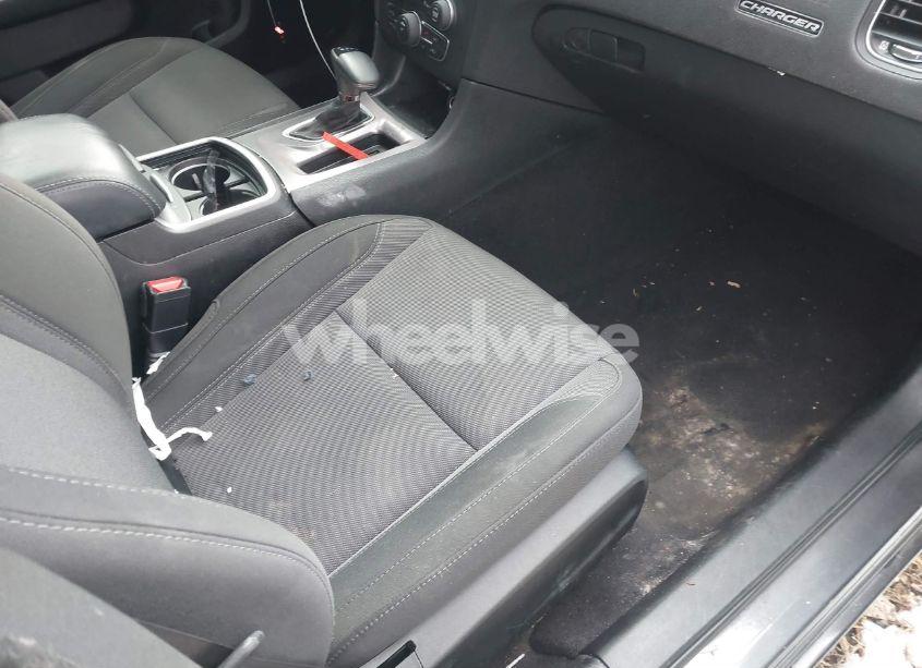 Photo 5 of 2019 Dodge Charger SXT RWD (VIN 2C3CDXBG5KH599937)