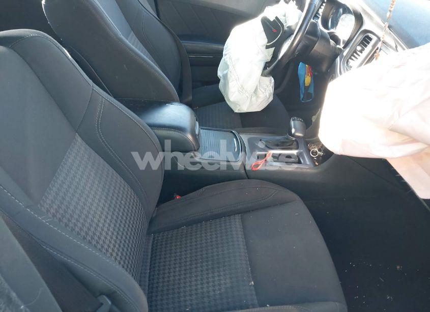 Photo 5 of 2019 Dodge Charger SXT RWD (VIN 2C3CDXBG5KH647162)